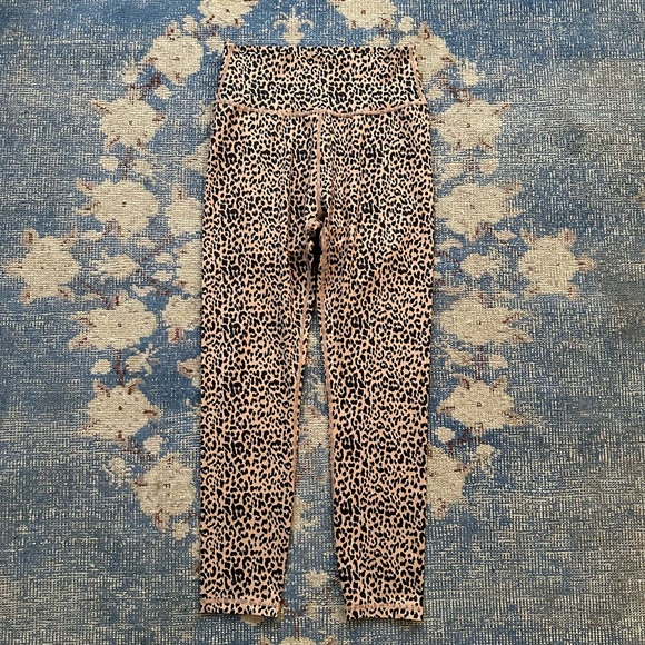 NWT All Fenix Cheetah Print 7/8 Legging L - Picture 2 of 4